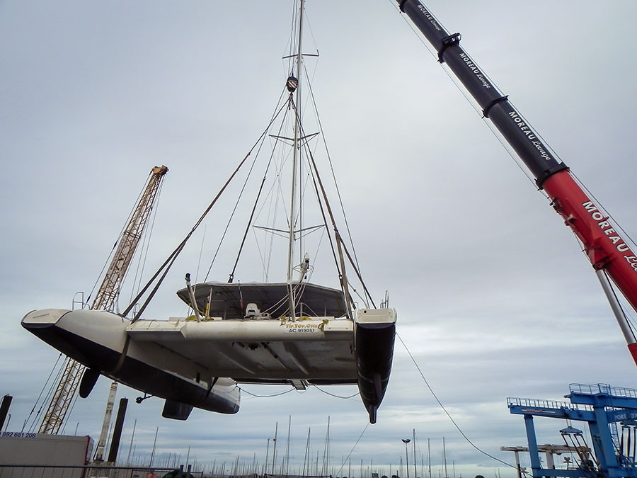 Déplacement du catamaran vers le quai